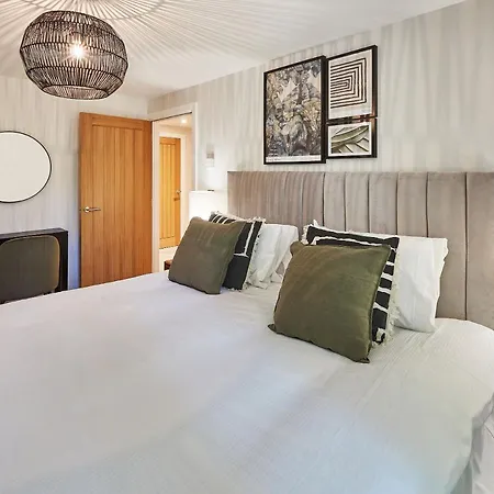 Host & - St Johns Mews *