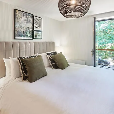 Host & - St Johns Mews York