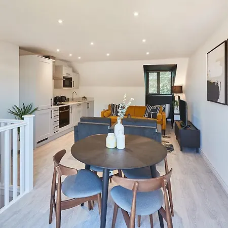 Host & - St Johns Mews