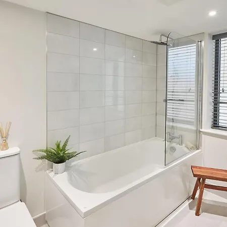 Host & - St Johns Mews Apartment *