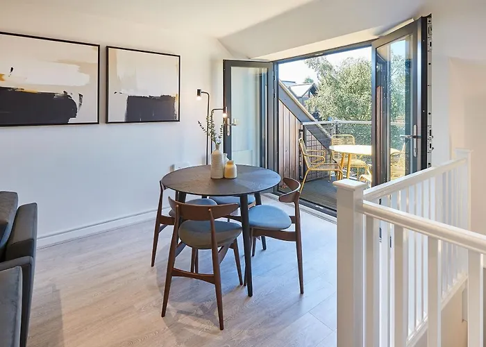 Host & - St Johns Mews