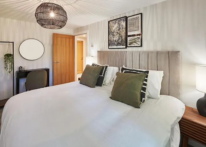 Host & - St Johns Mews *