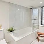 Host & - St Johns Mews Apartment *