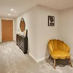 Host & - St Johns Mews Apartment *