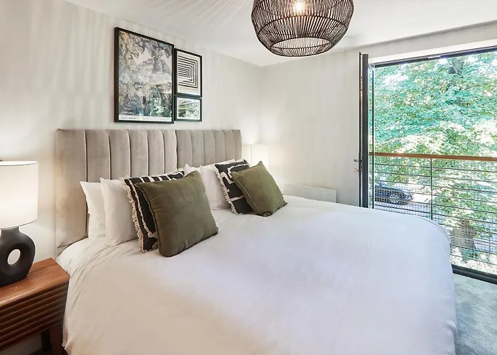 Host & - St Johns Mews York