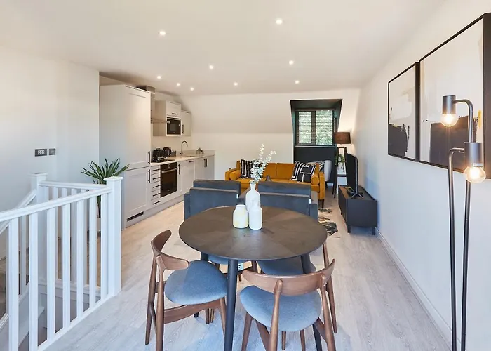 Host & - St Johns Mews